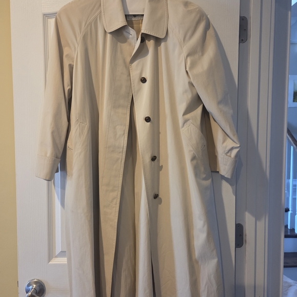Burberry Other - Burberrys Men's Classic Beige Trench Coat